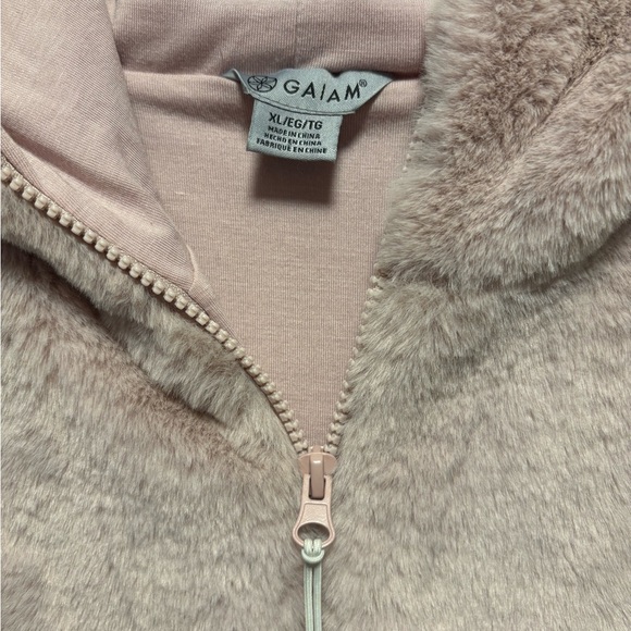 Gaiam faux fur vest. Size XL. EUC! - Picture 4 of 9